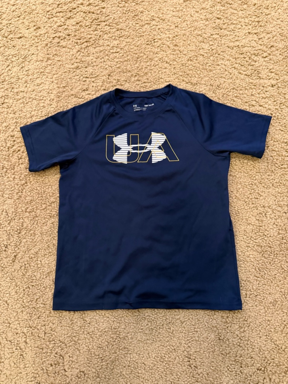 Under Armour Boys shirt and short set - Picture 2 of 3